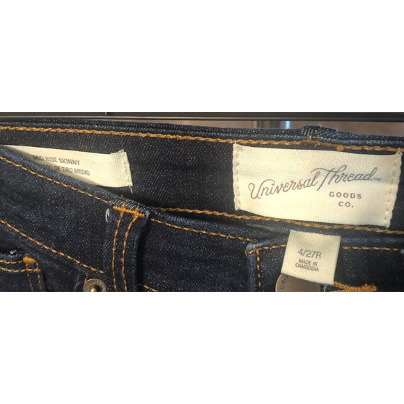 Universal Thread Dark Blue Worn Wash Mid Rise Skinny Jeans Regular Size 4/27 - Picture 2 of 4